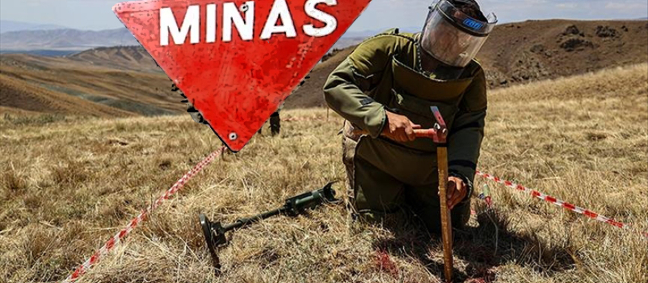 Quitando minas antipersonales del terreno.