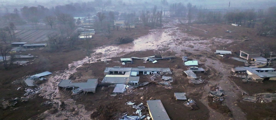 Una foto aérea muestra la aldea de Caotan, afectada por el terremoto