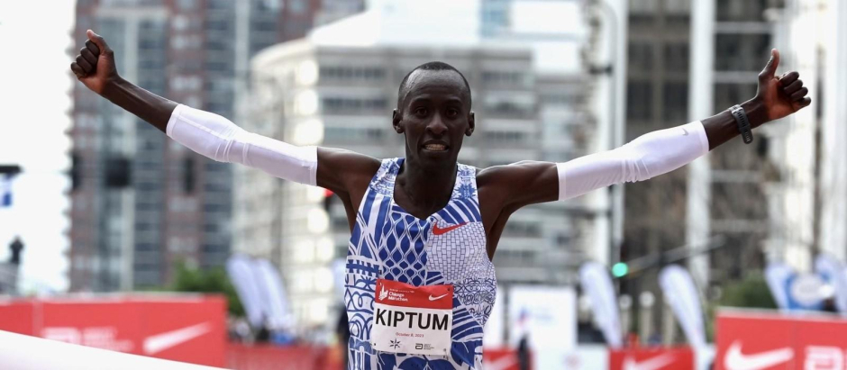 Kelvin Kiptum batió el récord mundial de maratón