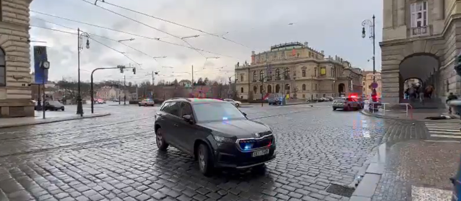 Coche de policía en Praga