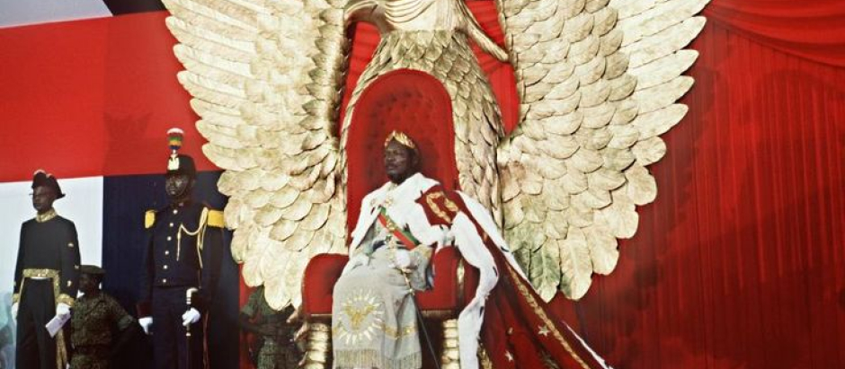 El emperador 'Bokassa I' durante su coronación en Centroáfrica, en diciembre de 1976