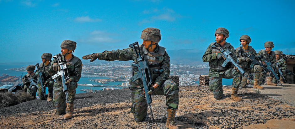 Despliegue táctico unidad tipo pelotón. RI «Canarias» nº 50. Base Militar «Alemán Ramírez» (Las Palmas).