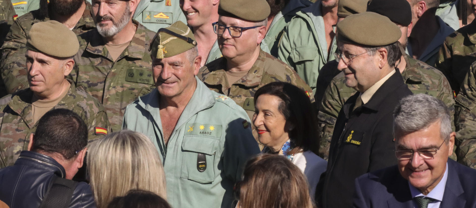 La ministra de Defensa, Margarita Robles, en su visita este martes al acuartelamiento Coronel Galindo, sede del Regimiento de Caballería Montesa número 3 en Ceuta