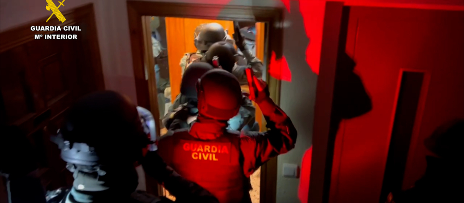 Imagen de la operación de la Guardia Civil en Sedaví, Valencia