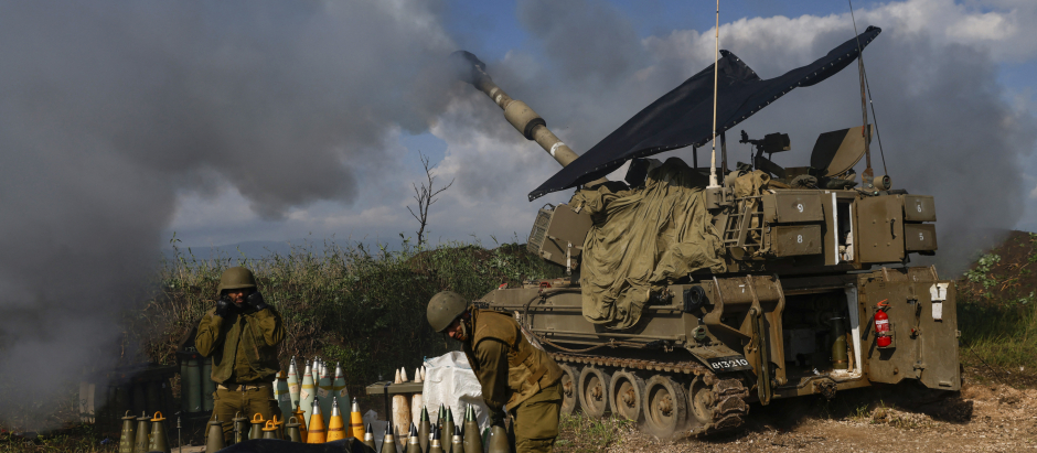 Un obús de artillería autopropulsado israelí bombardea el sur del Líbano