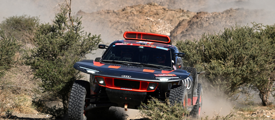 Carlos Sainz, durante la etapa de este domingo del Rally Dakar