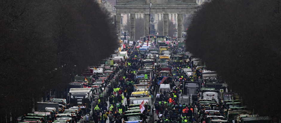 Tractores y camiones bloquean las calles de Berlín en protesta