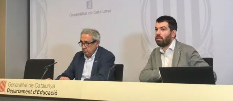 El secretario de Políticas Educativas de la Generalitat, Ignasi Garcia Plata, y el director general de Innovación, Digitalización y Currículum de la Generalitat, Joan Cuevas
