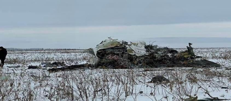 Restos del avión militar ruso derribado en Belgorod