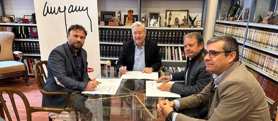 Firma del acuerdo entre la Fundación Antonio Gala, la Federación de Peñas Cordobesas y el Real Centro Filarmónico de Córdoba Eduardo Lucena.