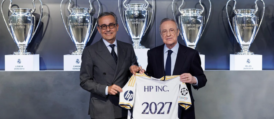 Florentino Pérez, en la presentación del nuevo logo de HP en la camiseta del Real Madrid