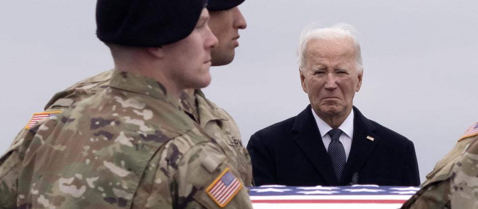 Joe Biden preside la llegada a Estados Unidos de los restos mortales de los tres militares muertos el domingo
