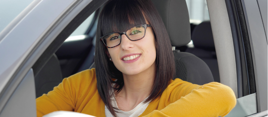 Más de la mitad de los conductores deberían usar gafas al volante