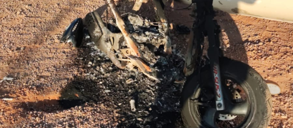 Vehículo quemado en El Parque de Levante