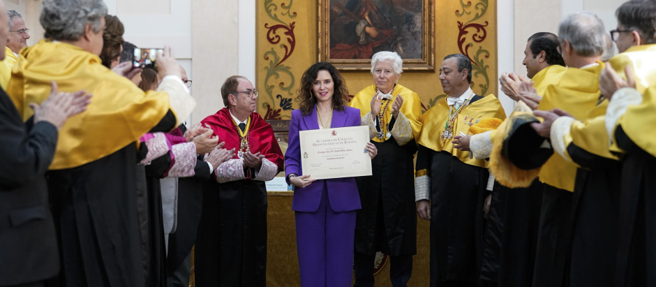 Isabel Díaz Ayuso recibe la Medalla de Honor de la Academia de Ciencias Odontológicas de España (ACODES)