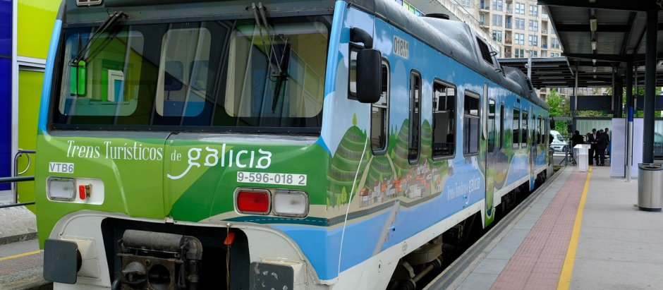 Tren turístico que hace las rutas por diferentes lugares de Galicia.