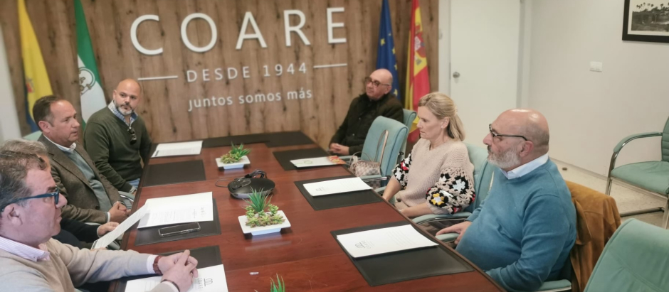 Alejandro Hernández, diputado de VOX por Córdoba en una reunión con COARE