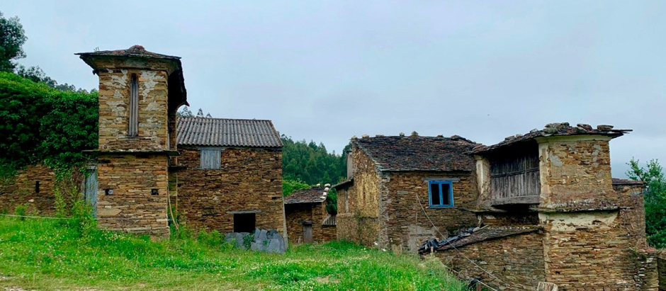 Aldea abandonada en Galicia