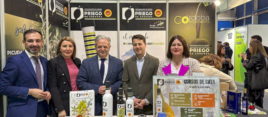 El presidente de la Diputación de Córdoba, Salvador Fuentes (centro), en la World Olive Oil.
POLITICA ANDALUCÍA ESPAÑA EUROPA CÓRDOBA SOCIEDAD
DIPUTACIÓN DE CÓRDOBA