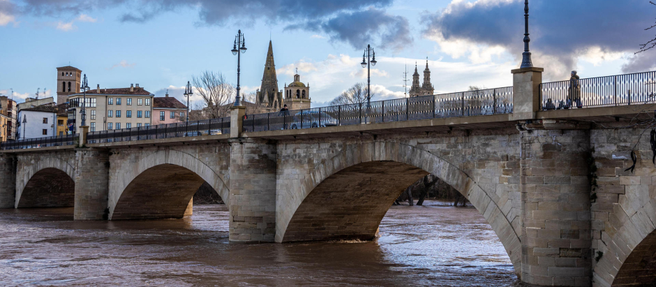 Imagen del Puente de Piedra este martes en Logroño