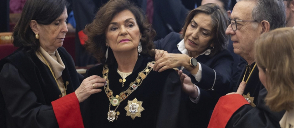 La nueva presidenta del Consejo de Estado, Carmen Calvo (c), durante el acto de su toma de posesión