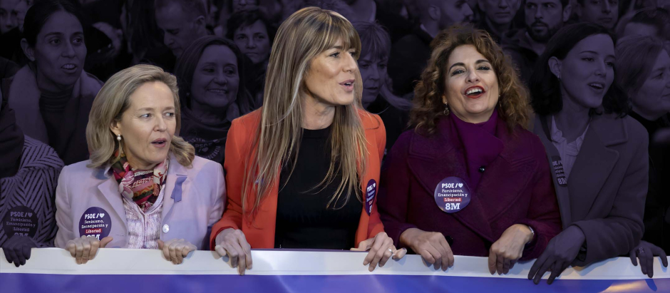 Políticas del PSOE y la mujer de Pedro Sánchez, Begoña Gómez, en la manifestación del 8-M de 2023
