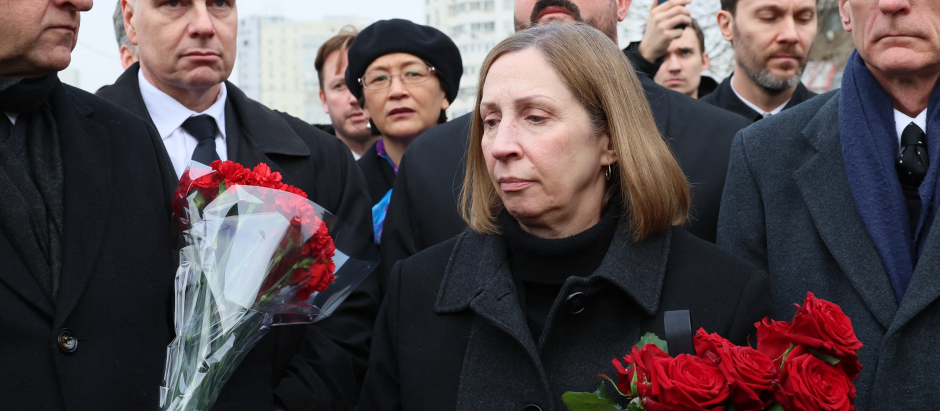 La embajadora de Estados Unidos en Rusia, Lynne Tracy, durante el funeral del opositor ruso Alexéi Navalni