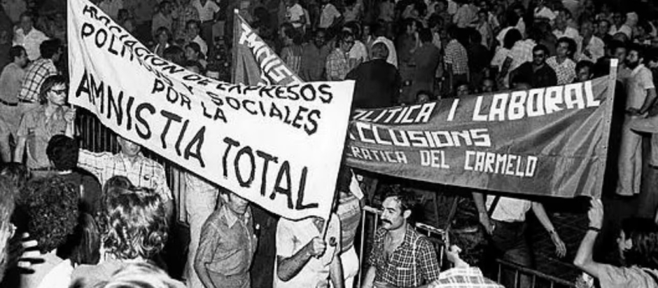 Reivindicaciones para la amnistía total en un mitin celebrado en Barcelona en 1976