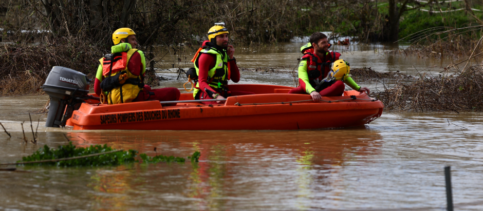 Servicios de emergencias trabajan en las inundaciones de Francia