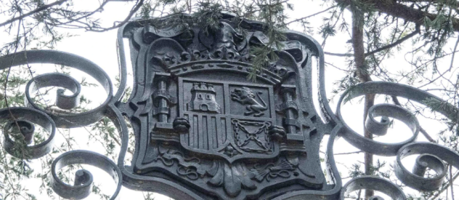 Escudo franquista en el Palacio de El Pardo