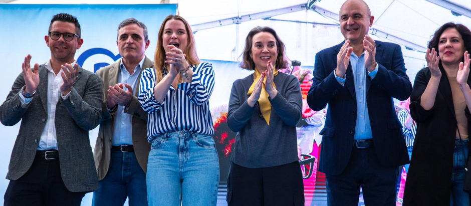 La presidenta de Baleares, Marga Prohens, y la dirigente del PP, Cuca Gamarra, en un acto en Ibiza