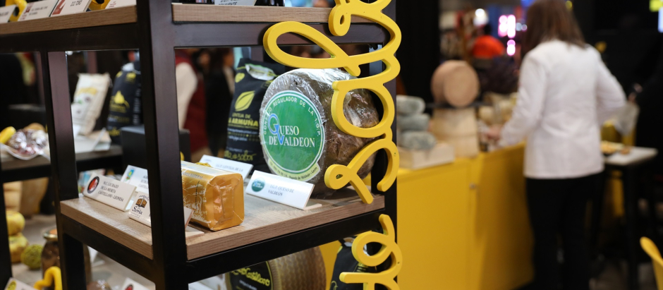 Varios productos del estand 'Tierra de Sabor' en la XXI Edición del Congreso Internacional de Gastronomía Madrid Fusón, en IFEMA