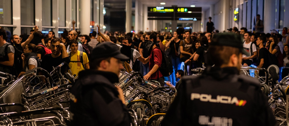 Incidentes en el aeropuerto de El Prat, de Barcelona, tras conocerse la sentencia del Tribunal Supremo sobre el proceso separatista en 2019