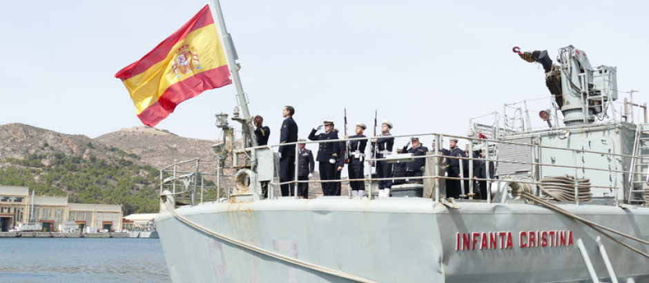 Último arriado de bandera del patrullero de altura  "Infanta Cristina"