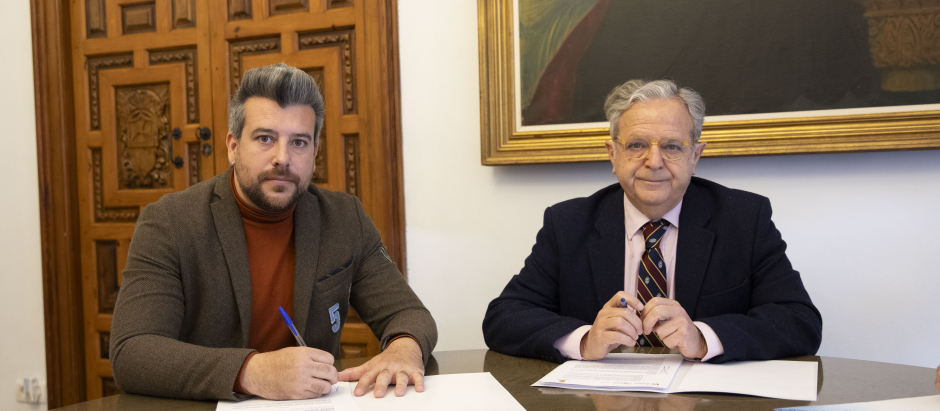 Firma del acuerdo en el Pleno extraordinario de la Diputación de Córdoba