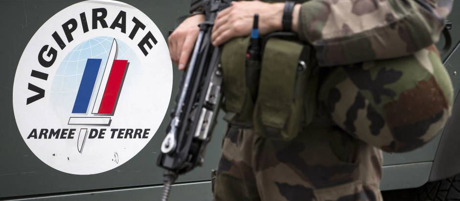 Vigilancia antiterrorista en las calles de París