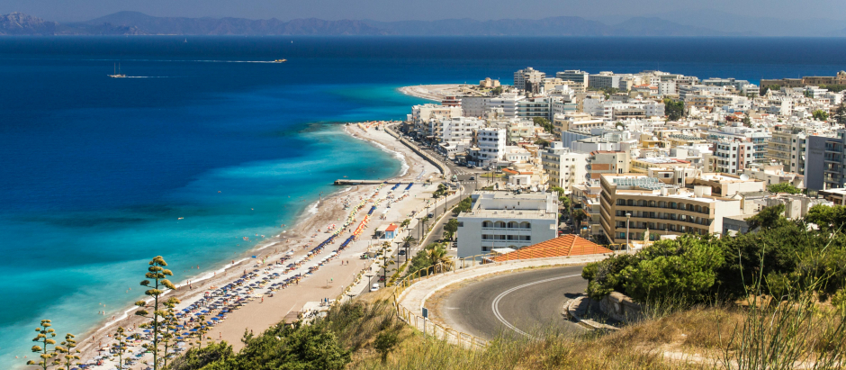 El Gobierno retoma el proyecto para la «expropiación constitucional» de viviendas, hoteles y edificaciones a pie de playa