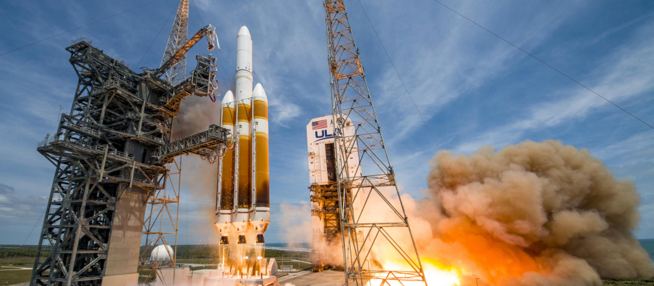 Lanzamiento del cohete pesado Delta IV con la misión NROL-70, este martes en Cabo Cañaveral (Florida, EE.UU)