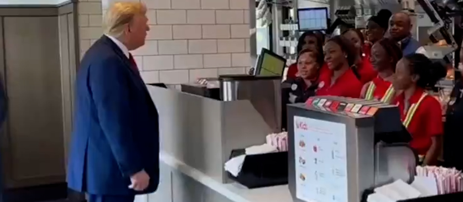 Donald Trump, en un establecimiento de comida rápida
