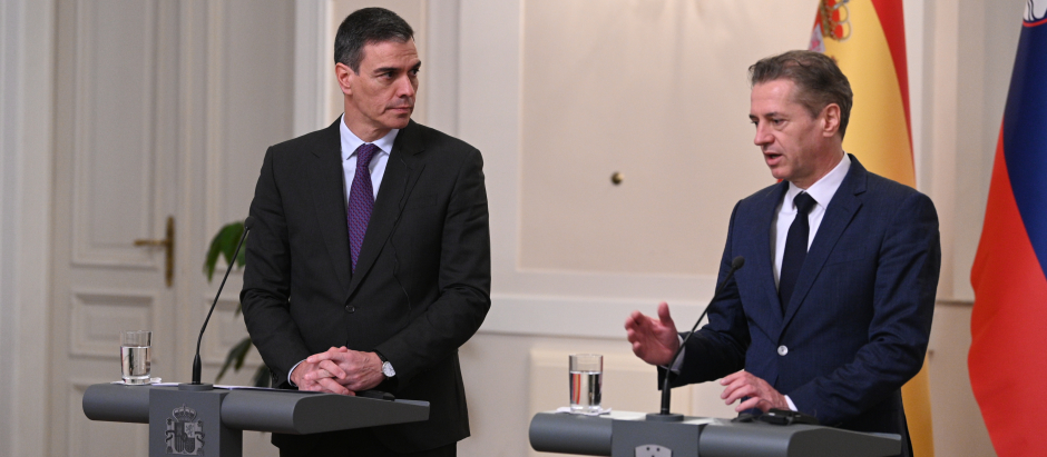 Pedro Sánchez junto al primer ministro de Eslovenia, el martes en Liubliana