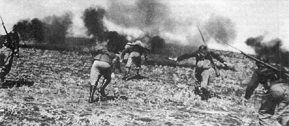 Avance de la Infantería Republicana durante la batalla del Jarama