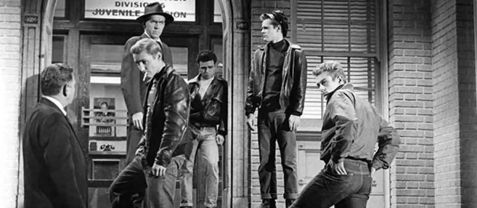Fotograma de la película 'Rebelde sin causa' (1955) de Nicholas Ray con James Dean y Natalie Wood