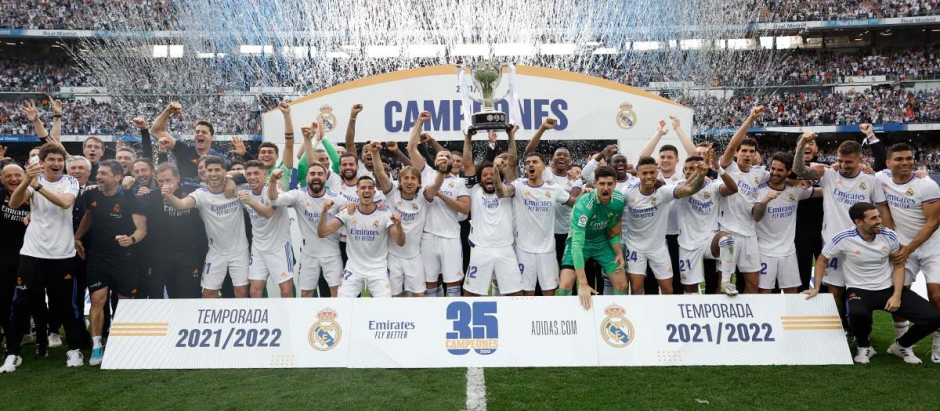 Los jugadores del Real Madrid celebran la Liga de 2022