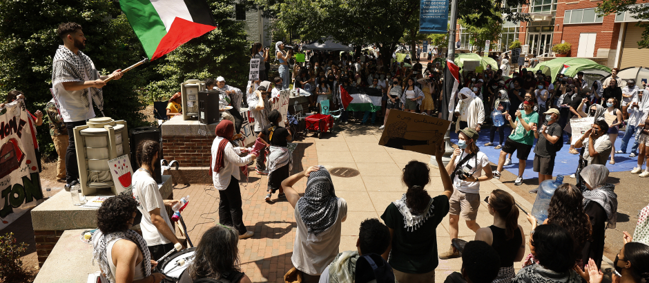 Manifestantes propalestinos en el campus de la universidad George Washington