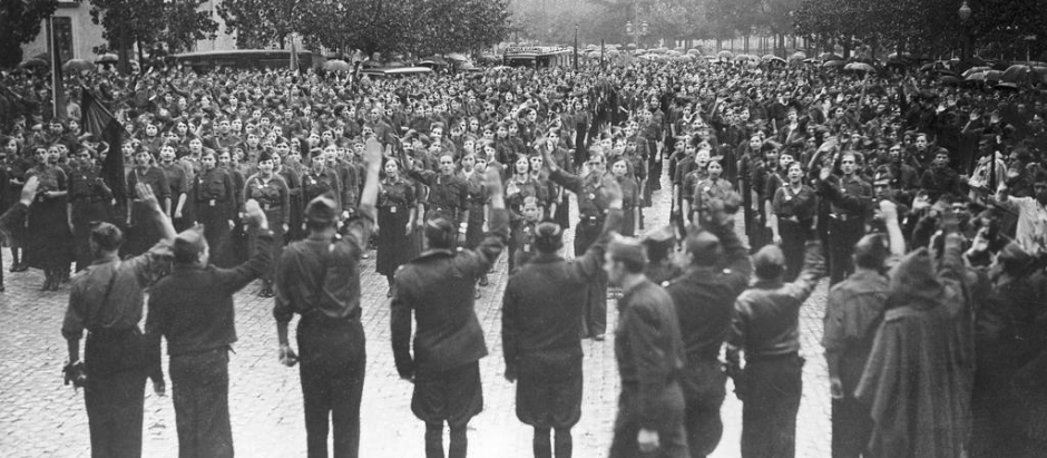 Concentración de falangistas en Zaragoza, octubre de 1936