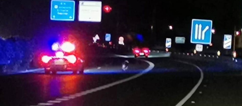 Imagen nocturna de una autovía española durante la noche