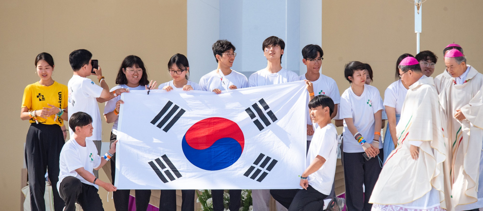 Jóvenes coreanos celebran el pasado verano en Lisboa la elección de Seúl como sede de la Jornada Mundial de la Juventud en 2027