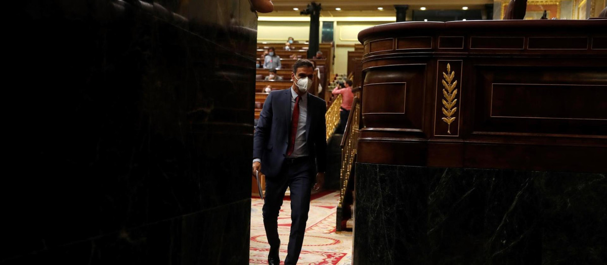 Pedro Sánchez abandona el Congreso de los Diputados