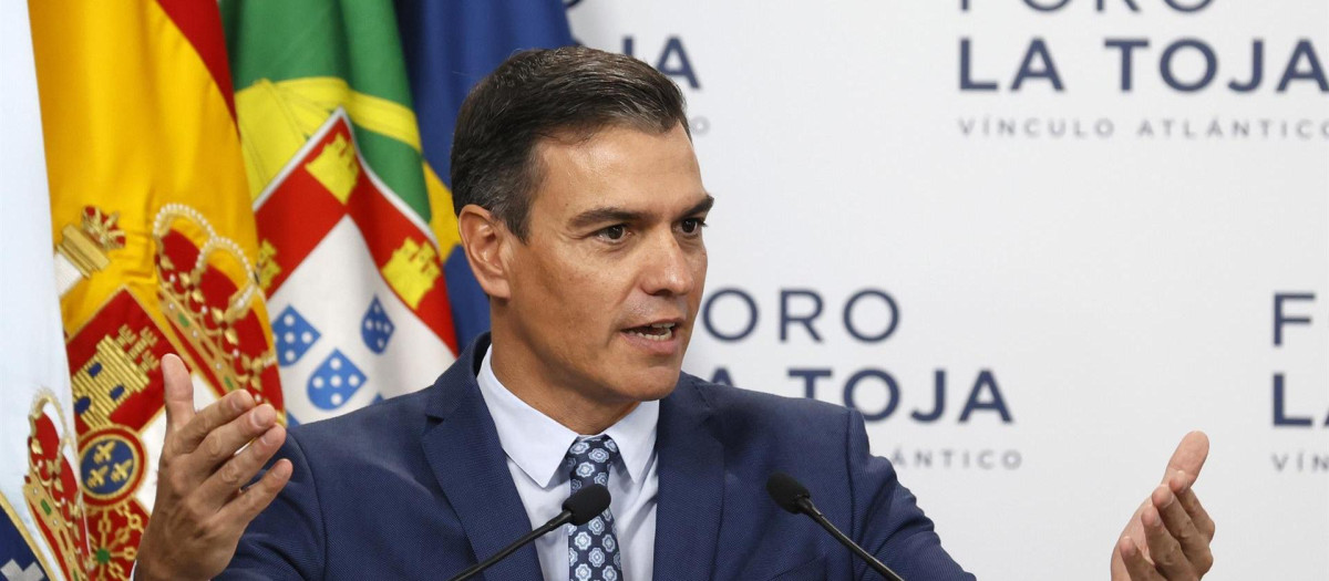 Pedro Sánchez, debatiendo en el Foro La Toja 2021