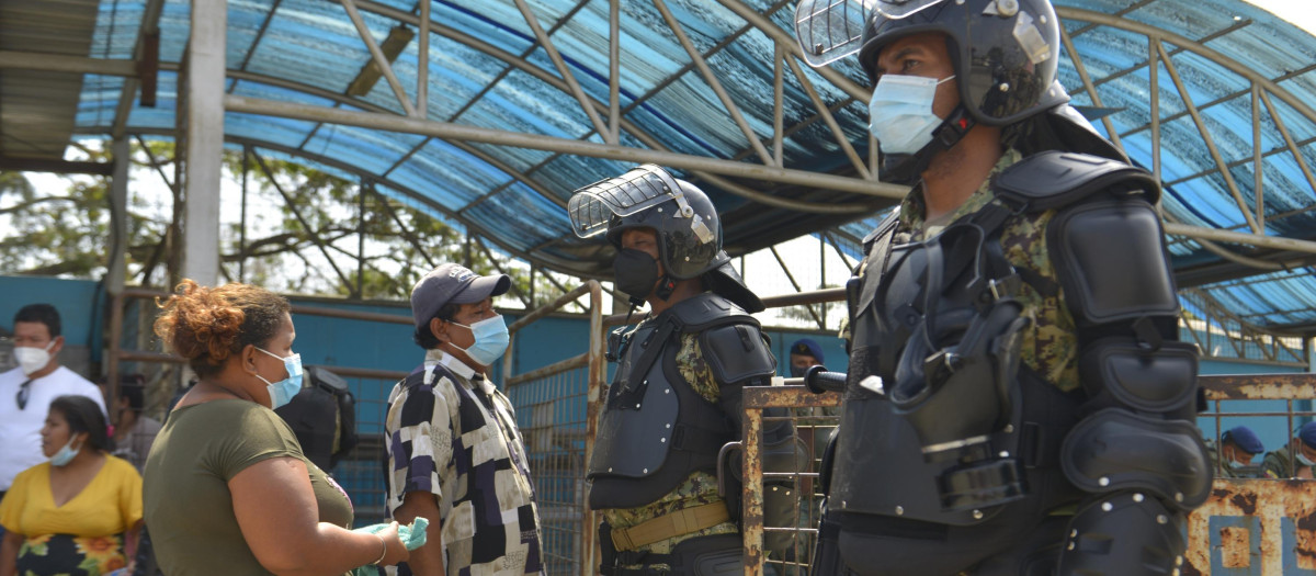 FFAA realizan operación en prisión de Guayaquil donde murieron 116 reos
